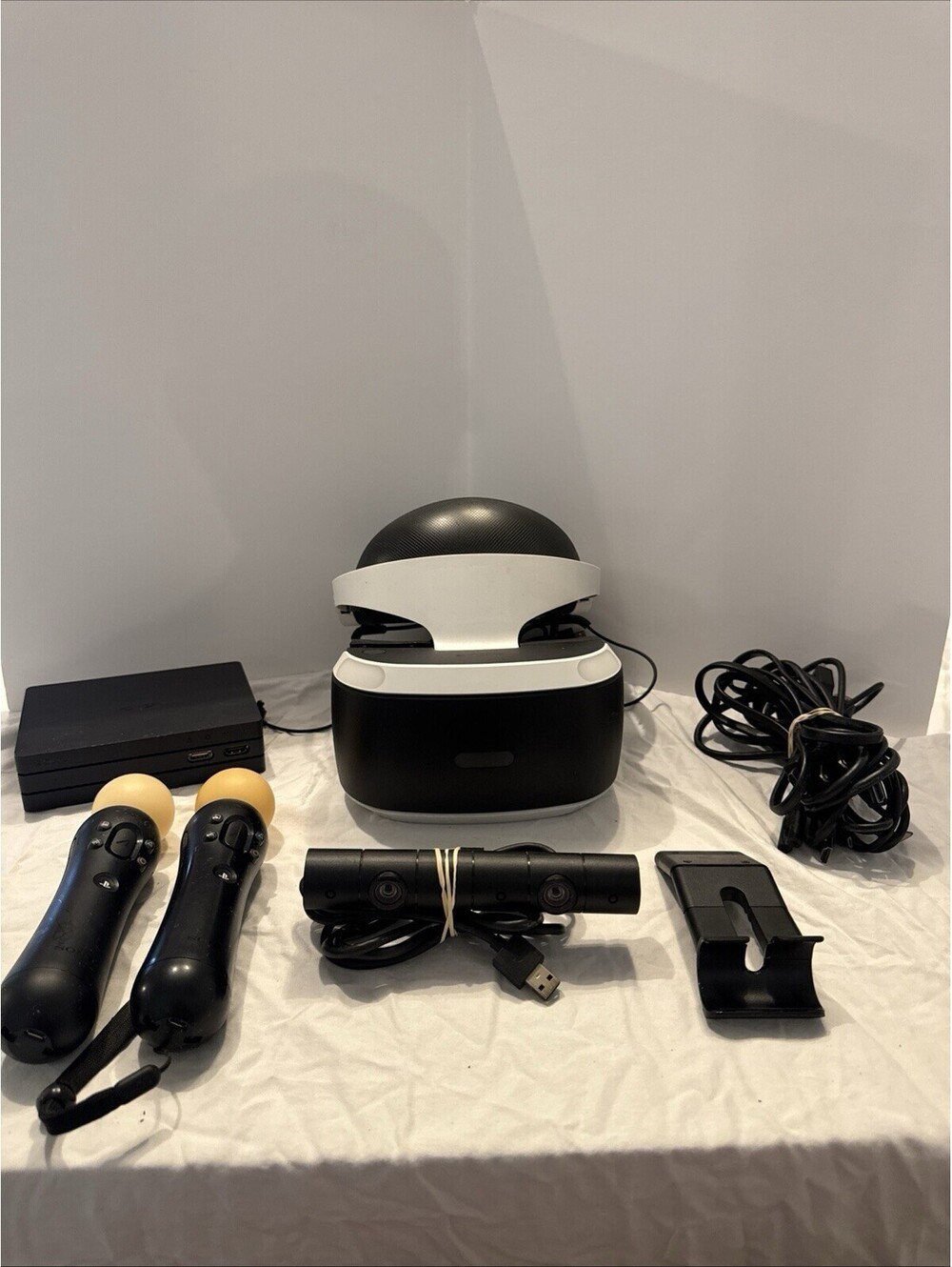 Sony PlayStation 4 PS4 Virtual Reality VR Headset Bundle White CUH-ZVR1 READ